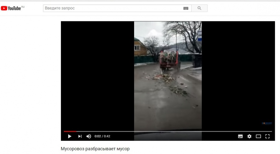 Мусоровозы недобросовестных перевозчиков ТКО рассыпают мусор на улицах Ставрополя